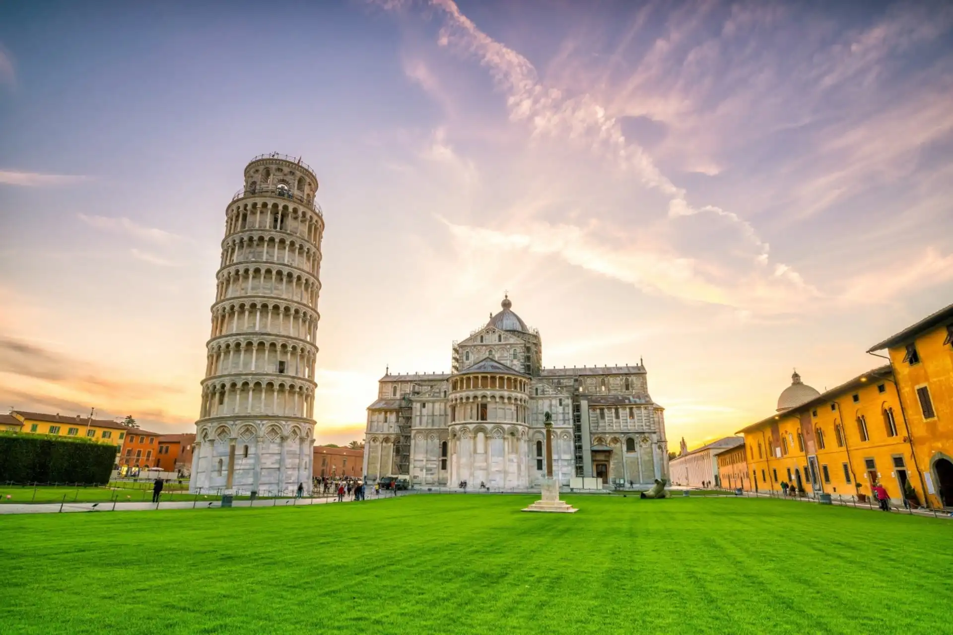 آشنایی با ایتالیا-نمایی زیبا از pisa tower-گردشگران شیراز