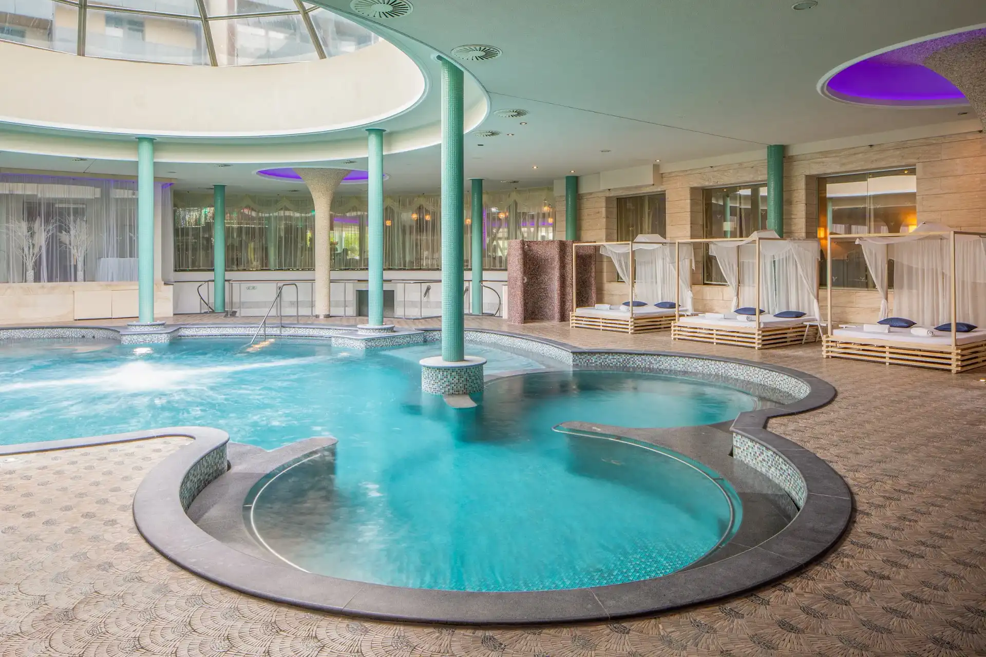 راهنمای سفر به مجارستان-نمایی از Hungarian spa-گردشگران شیراز