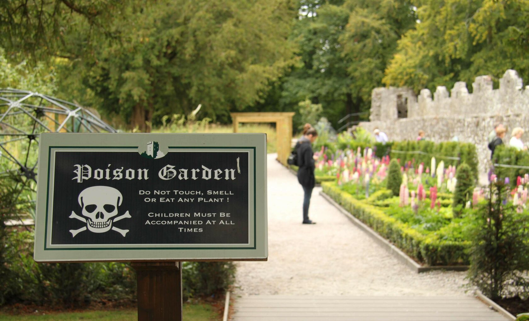 جاذبه های خطرناک دنیا-نمایی از Poison garden in England-گردشگران شیراز