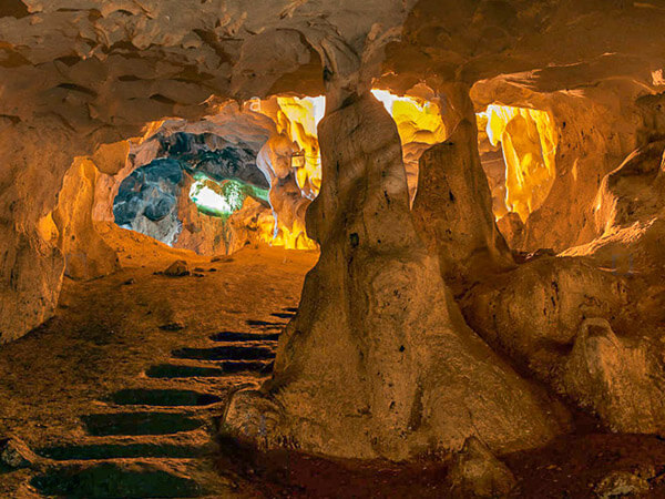 غار کارایین در آنتالیا - گردشگران شیراز