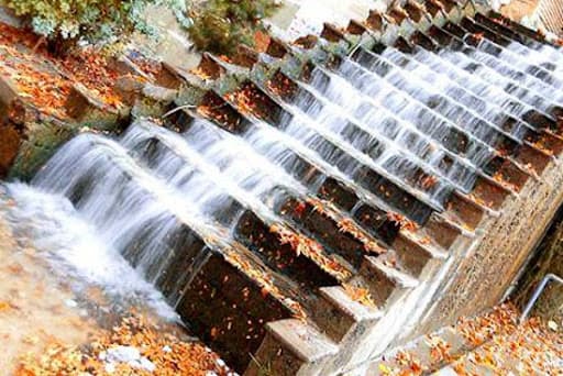 آبشار استهبان فارس در فصل پاییز - گردشگران شیراز