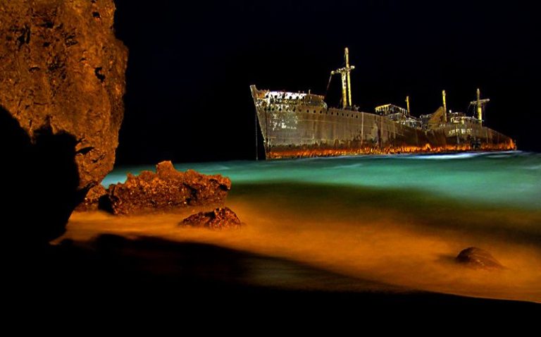 Kish Iran Aground Ship by Ali Rafiei on 500px 1 مزایا و معایب زندگی در کیش