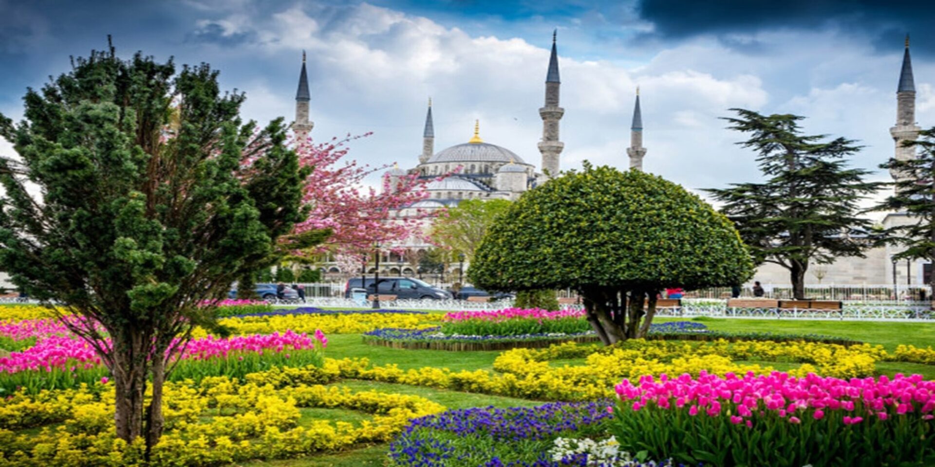 istanbul flower festival min 2048x1024 1 ادویه های معروف استانبول