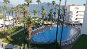 سفر خارجی نوروز - نمای یاز هتل ایده آل پرایم مارماریس با استخر و ساحل اختصاصی