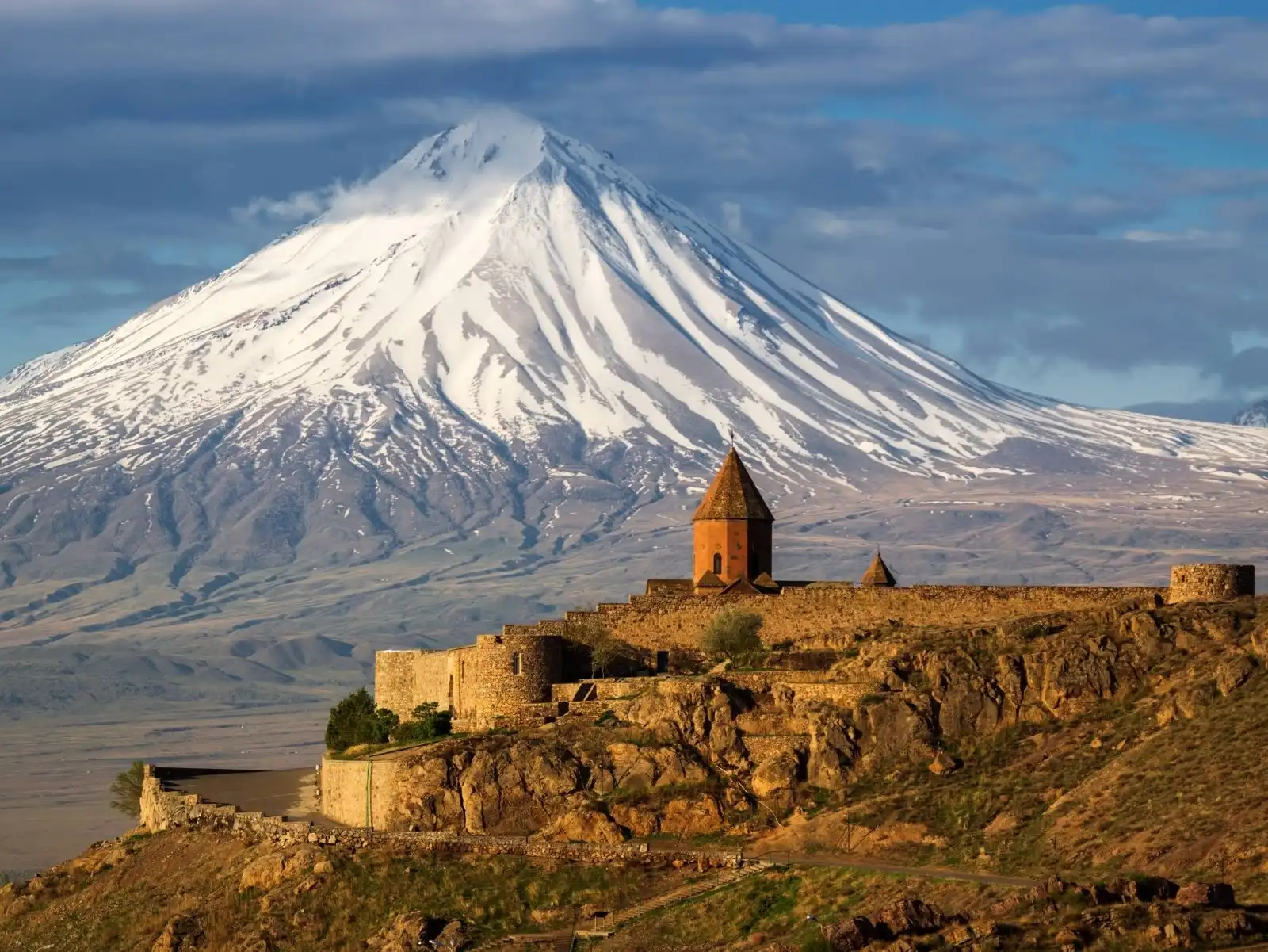 مکان‌های تاریخی و زیبایی‌های طبیعی ارمنستان برای سفر نوروزی 1404 با آژانس گردشگران شیراز
