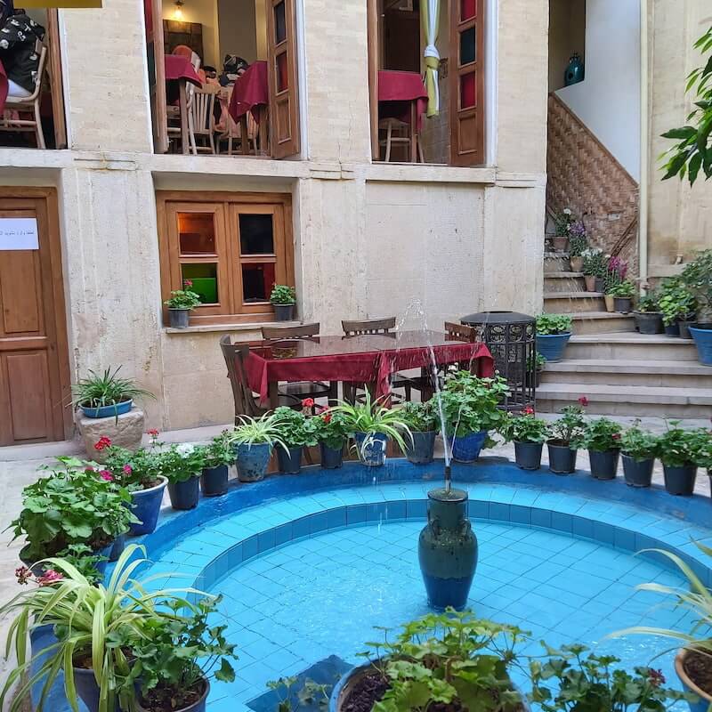 خانه سنتی پرهامی - بهترین کافه‌های شیراز - گردشگران شیراز