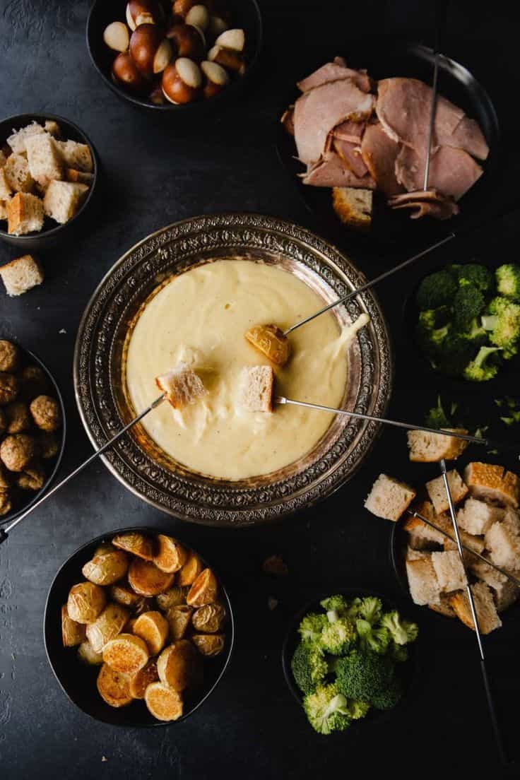 پنیر فوندوی یکی از غذاهای مشهور و محبوب سوئیسی - گردشگران شیراز