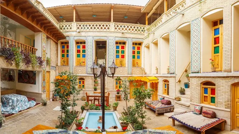 هتل سنتی عمارت همایونی - تور شیراز - گردشگران شیراز