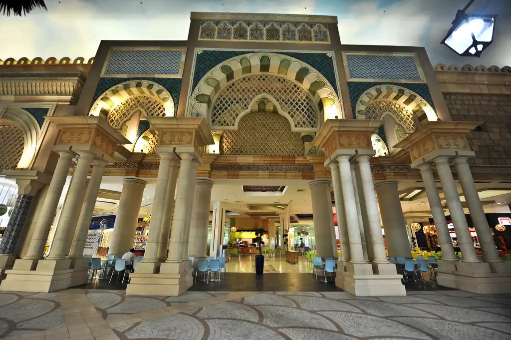 Ibn Battuta Mall یکی از معروف ترین مراکز خرید در فستیوال ها-گردشگران شیراز