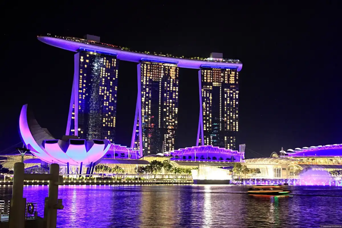 مرکز خرید Marina Bay Sands با معماری فوق العاده جذاب-گردشگران شیراز