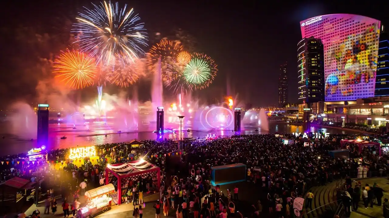نمایش های خیره کننده DSF DAILY FIREWORK AT DUBAI FESTIVAL CITY MALL AND HATTA در دبی-گردشگران شیراز