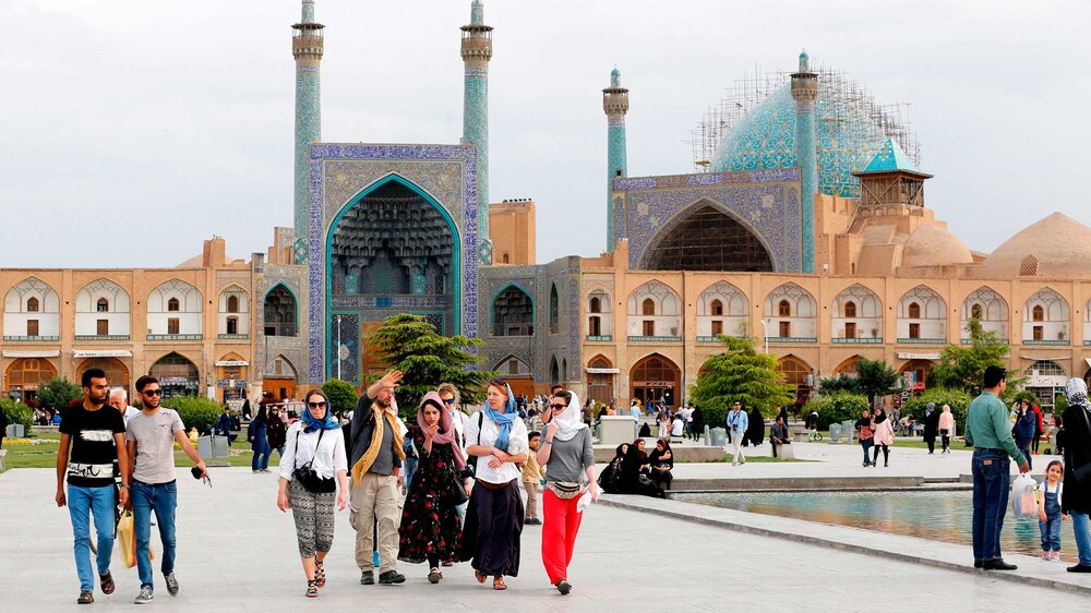 تاثیر سیاست های دولت جدید آمریکا بر صنعت گردشگری جهانی - گردشگران شیراز