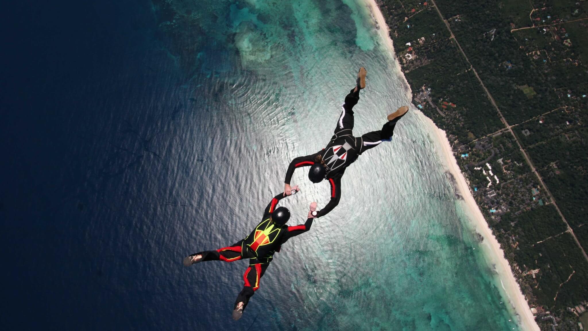 راهنمای جامع تفریحات ماجراجویانه در مالزی-Skydiving در Langkawi-گردشگران شیراز