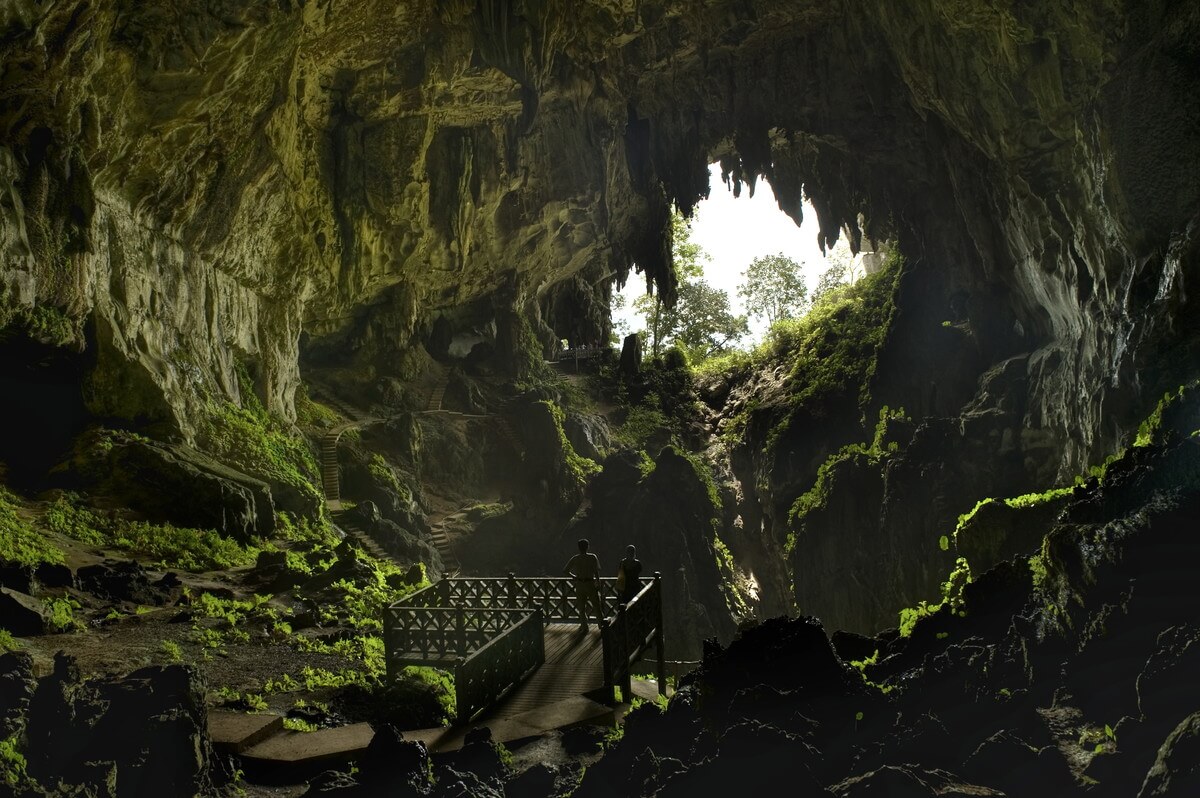 راهنمای جامع تفریحات ماجراجویانه در مالزی-صخره نوردی در Fairy Caves-گردشگران شیراز