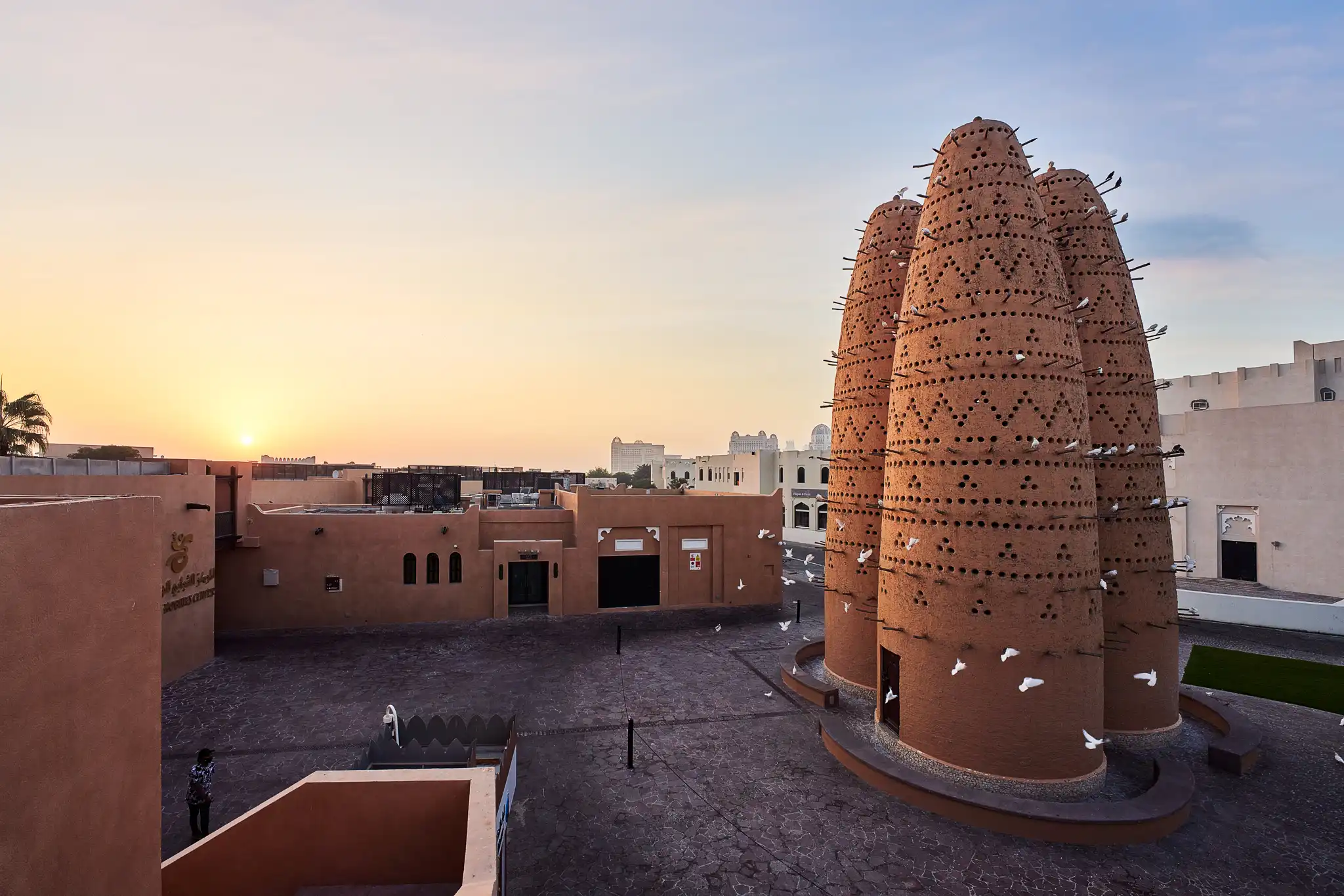 جاذبه های گردشگری قطر-نمایی - گردشگران شیراز