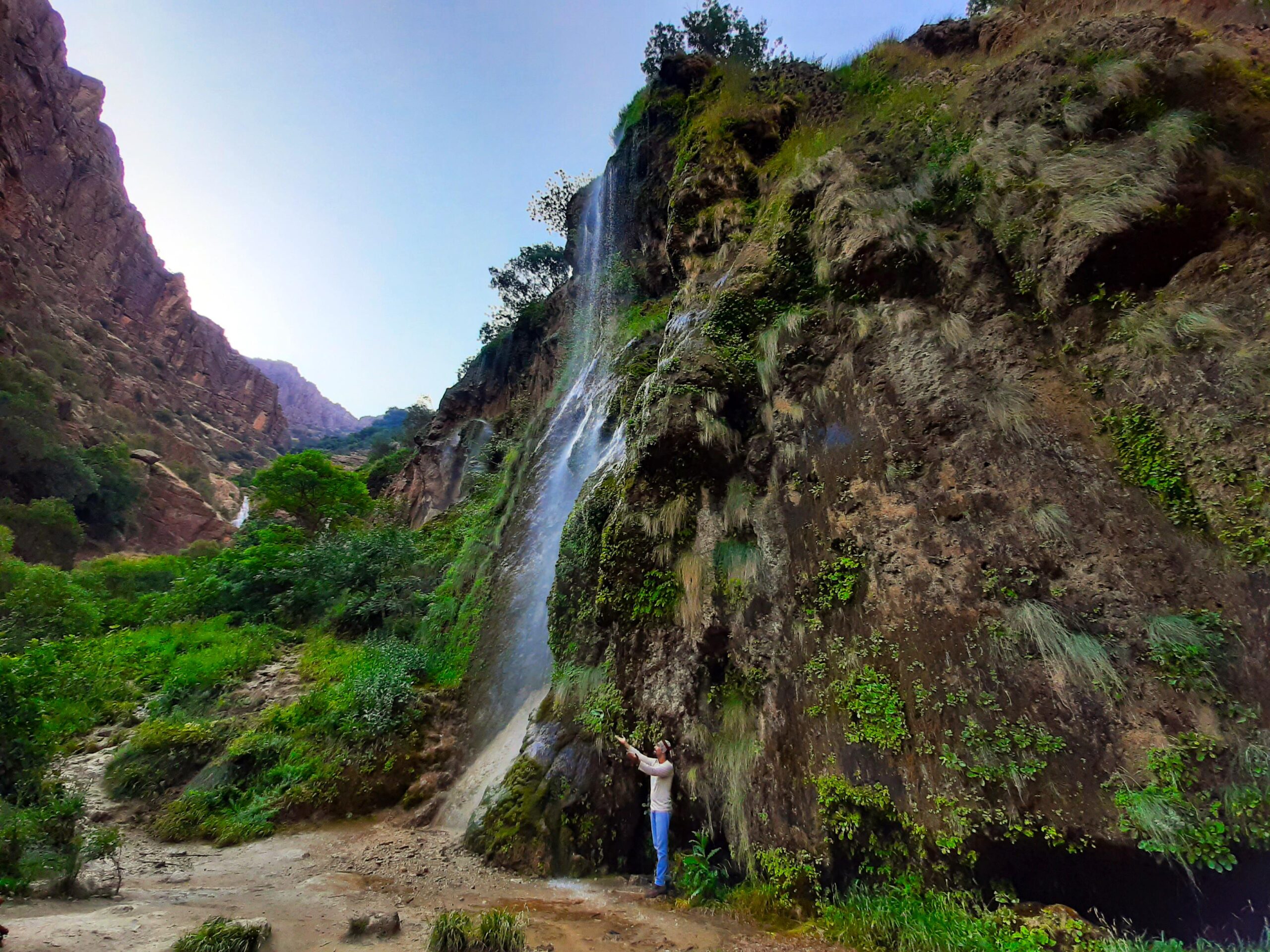 10 آبشار ناشناخته ایران برای سفر تیر ماه - گردشگران شیراز