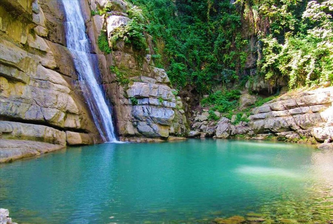 10 آبشار ناشناخته ایران برای سفر تیر ماه - گردشگران شیراز