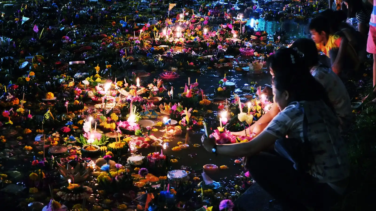 فستیوال های تایلند-نمایی از Loy Krathong-گردشگران شیراز