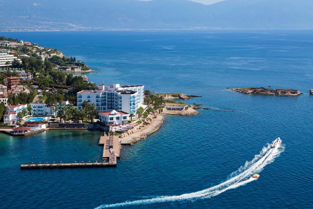 LE BLEU RESORT-گردشگران شیراز