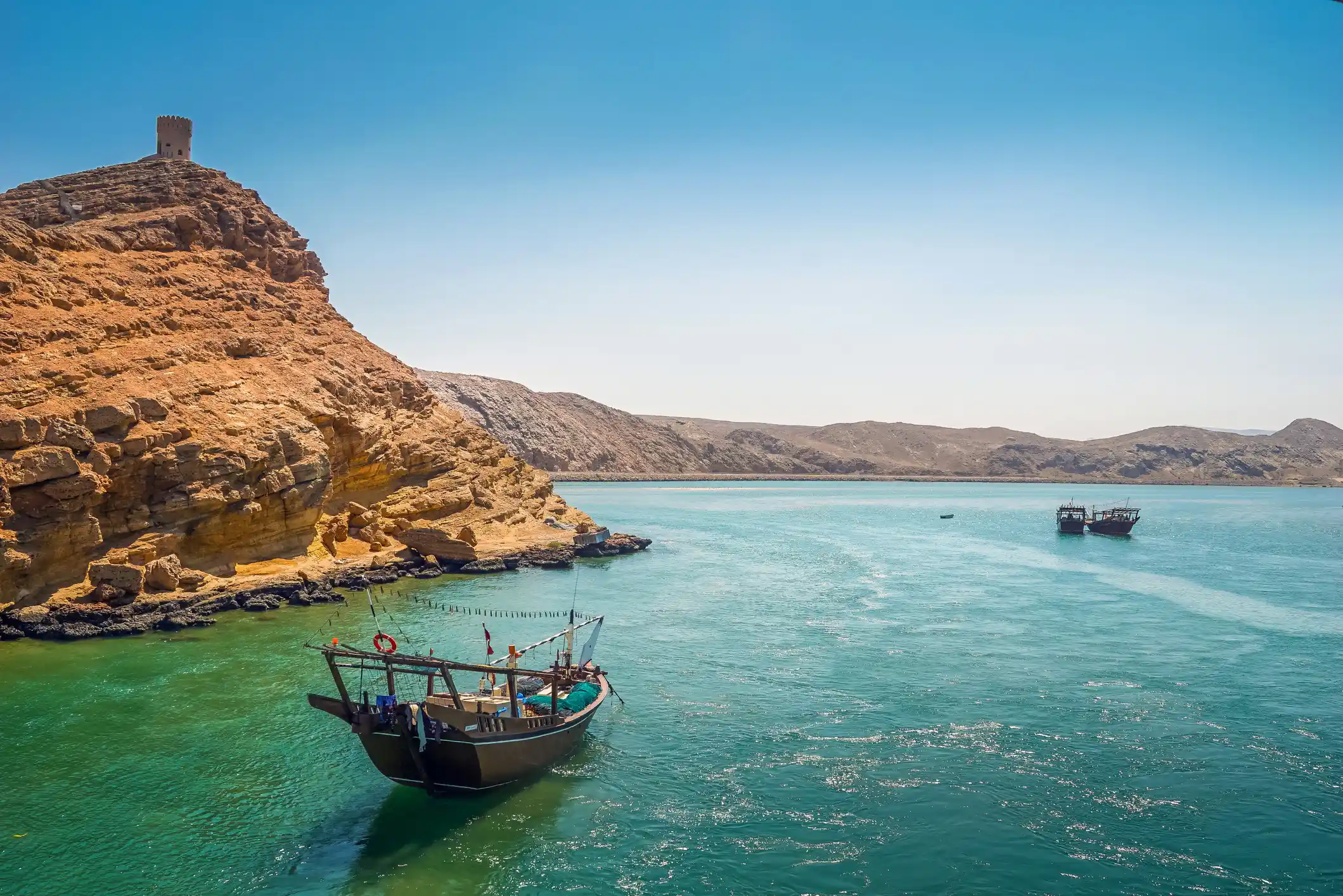 جاذبه های کمتر شناخته شده عمان-نمایی از Al-Rustaq-گردشگران شیراز