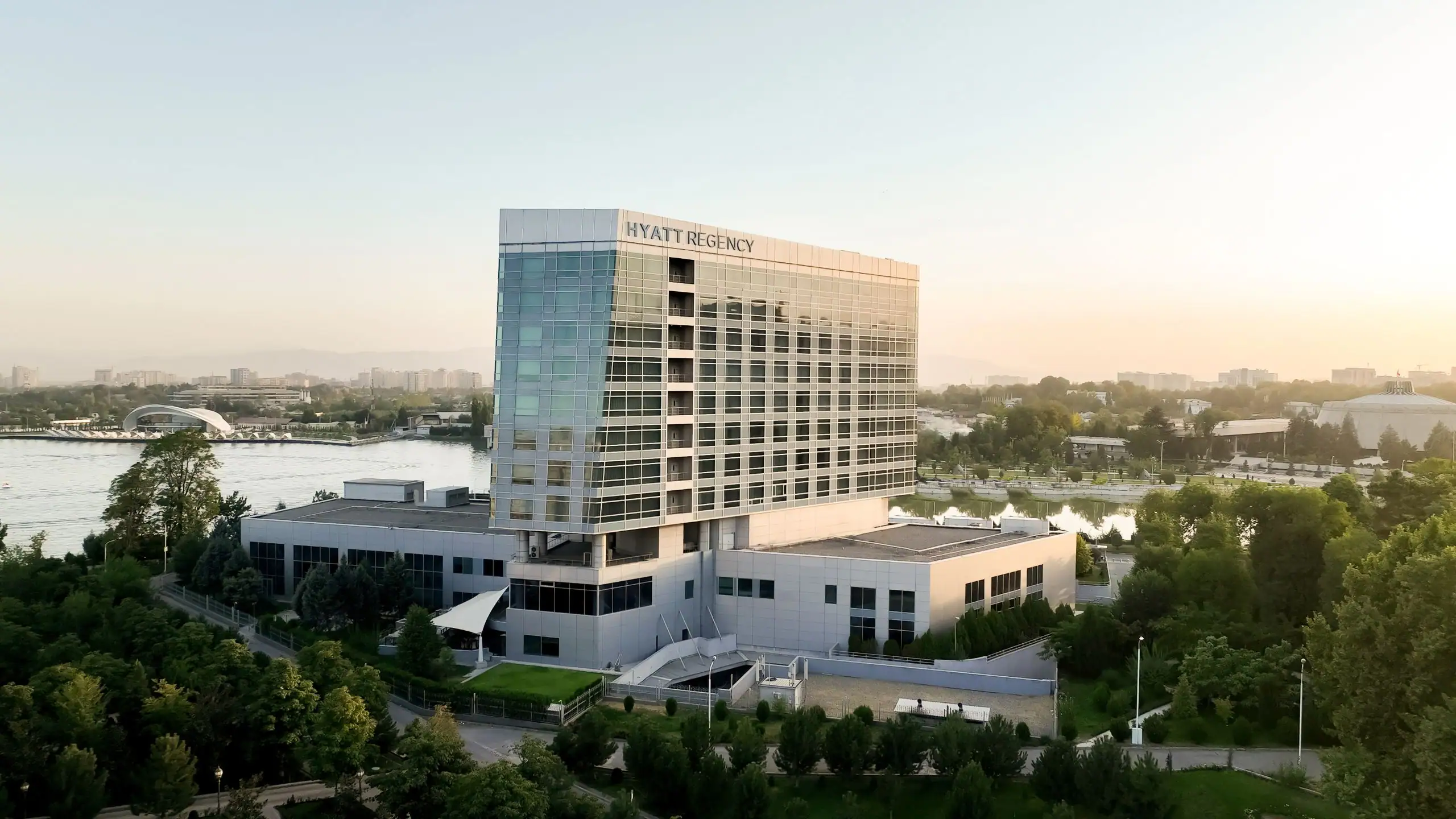 برنامه سفر ۴ روزه به تاجیکستان-نمایی از Hyatt Regency Dushanbe در تاجیکستان-گردشگران شیراز
