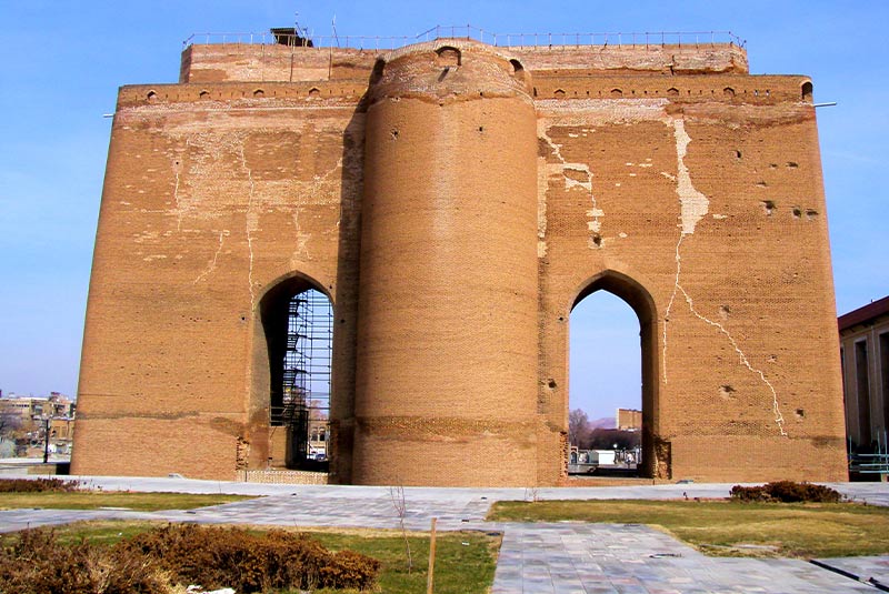 ارگ علیشاه - جاذبههای کمتر شناخته شده تبریز - گردشگران شیراز