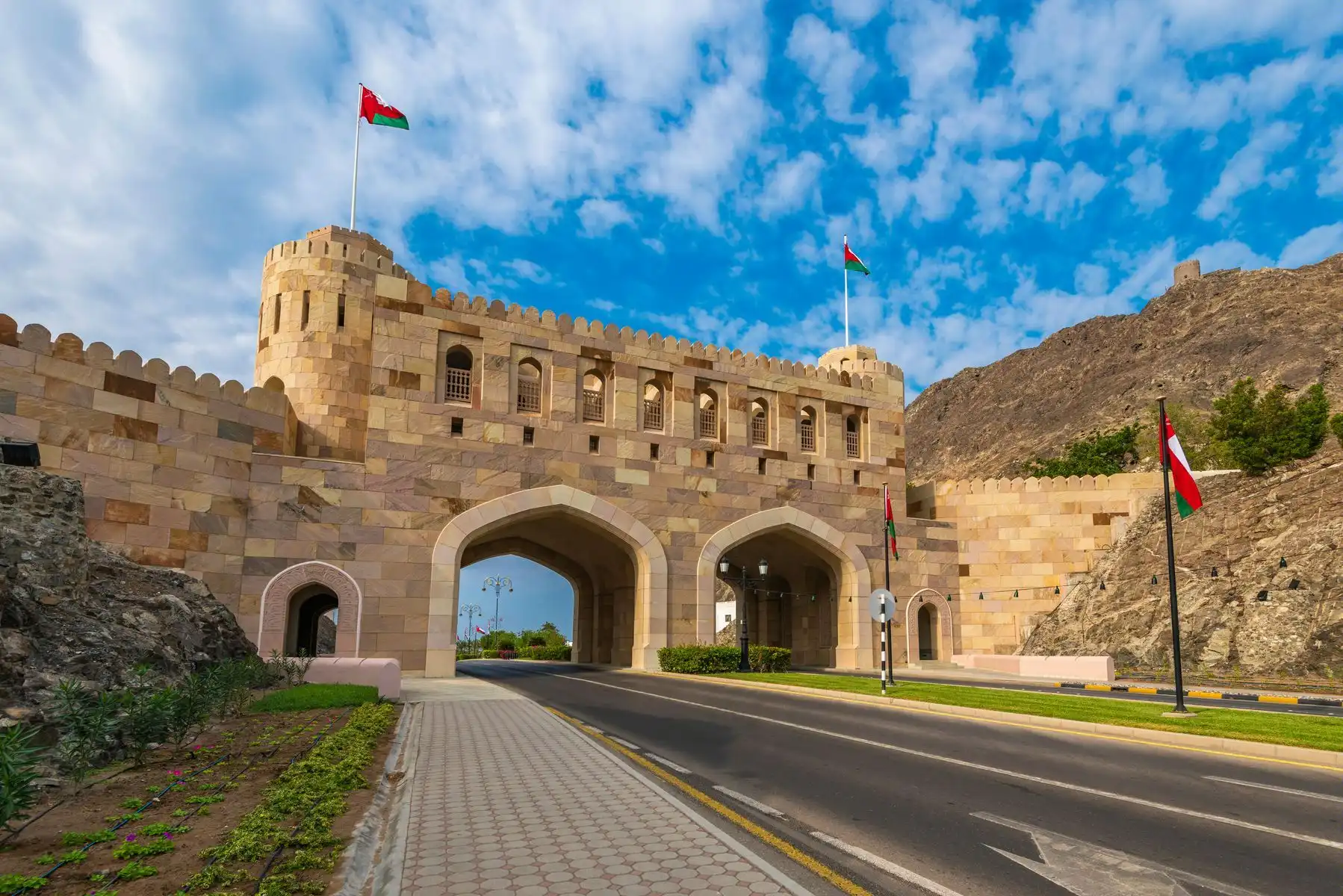 برنامه سفر ۵ روزه عمان-نمایی از دروازه در عمان-گردشگران شیراز