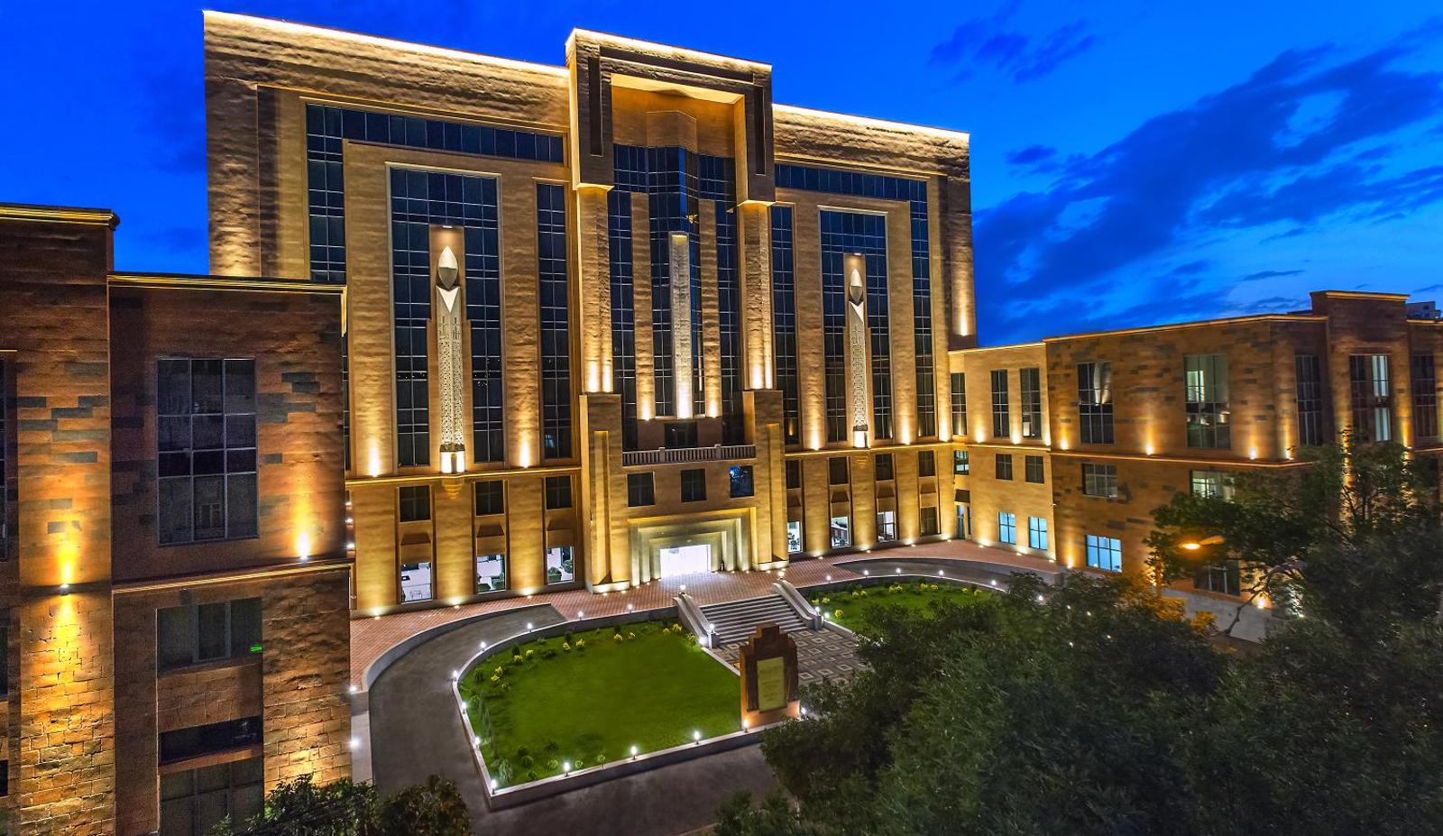 هزینه سفر به ارمنستان-نمایی از Grand Hotel Yerevan ارمنستان-گردشگران شیراز