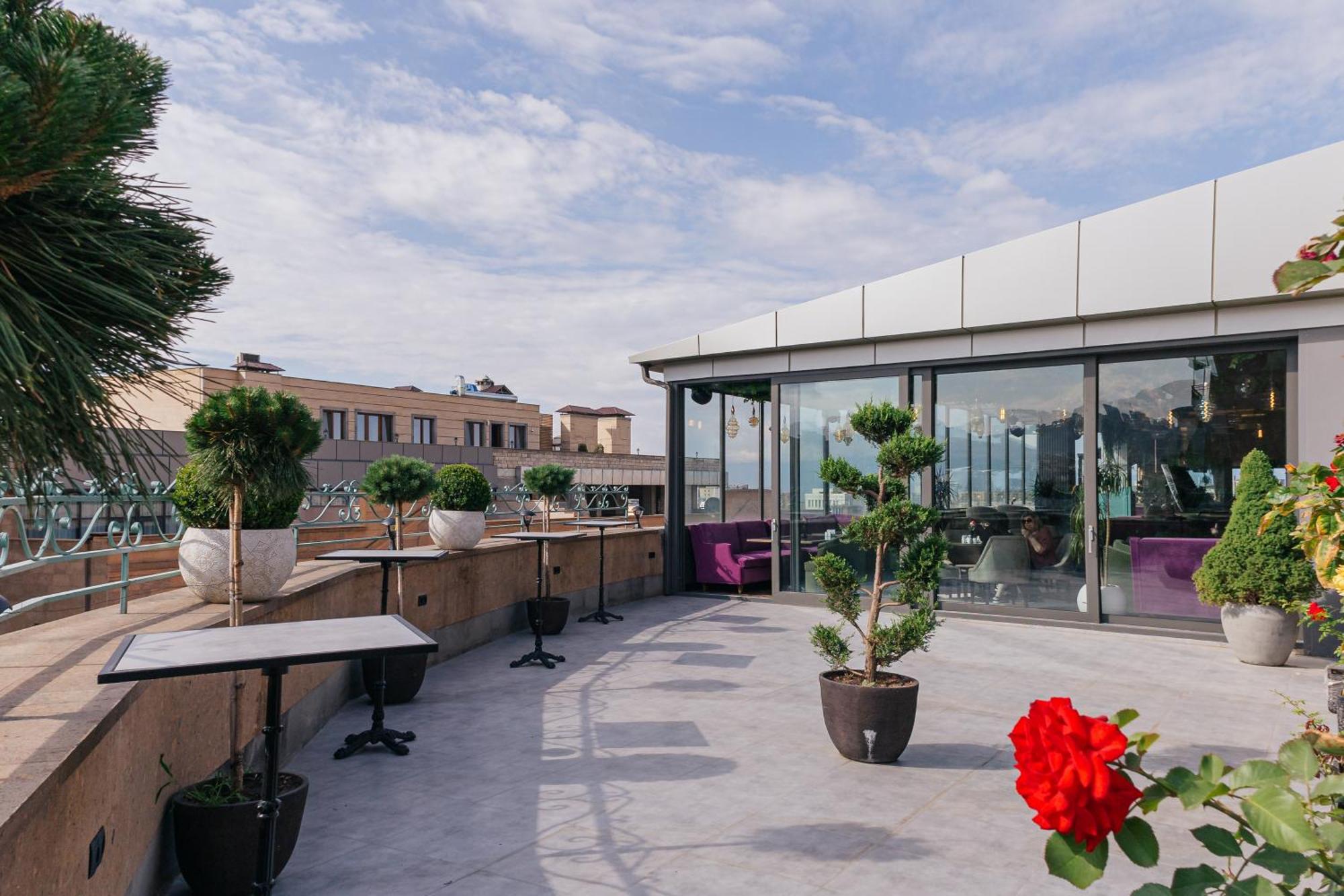 بهترین هتل های ایروان-نمایی از Paris Hotel Yerevan در ایروان-گردشگران شیراز