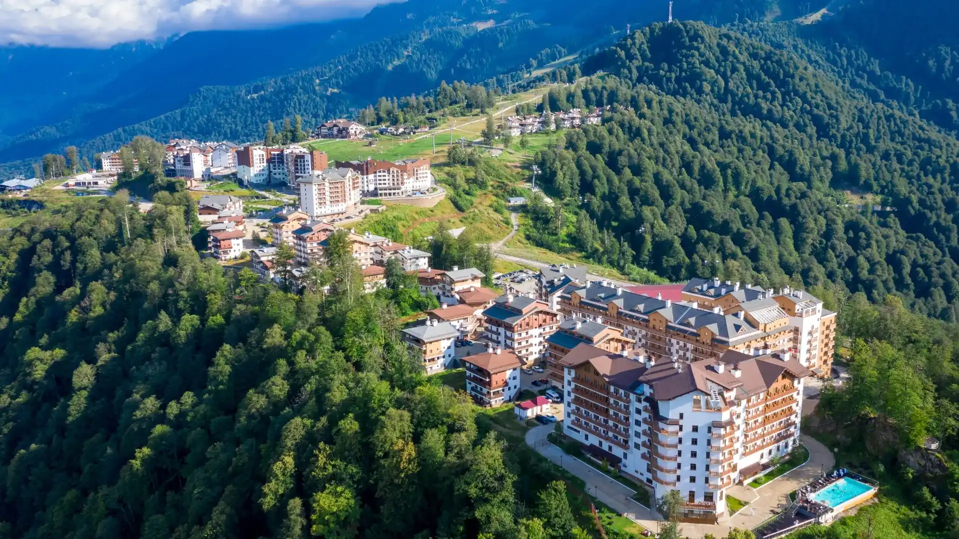بهترین هتل های روسیه-نمایی از Rosa Khutor Alpine Resort روسیه-گردشگران شیراز