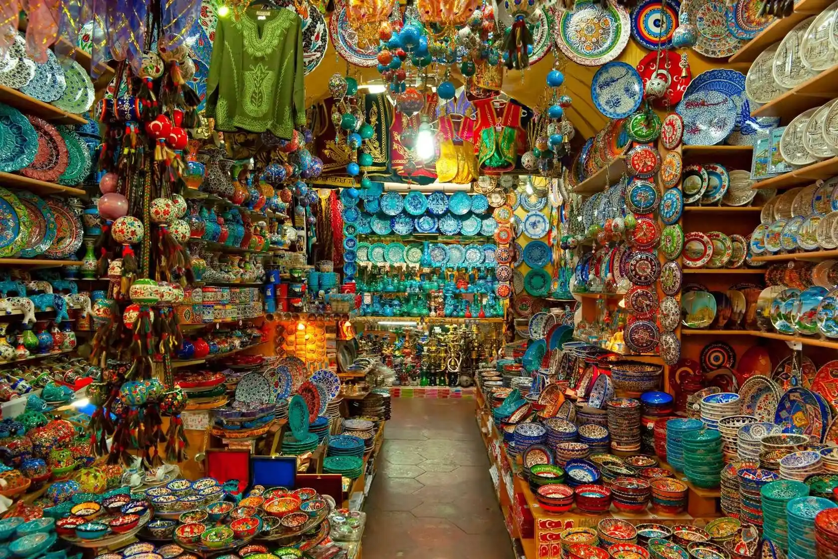 هزینه سفر به استانبول-نمایی از Souvenirs in Istanbul-گردشگران شیراز