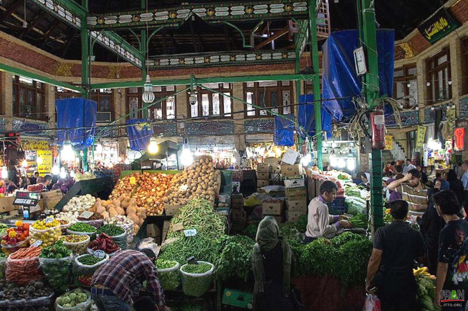 راهنمای خرید در تهران - بازار تجریش - گردشگران شیراز